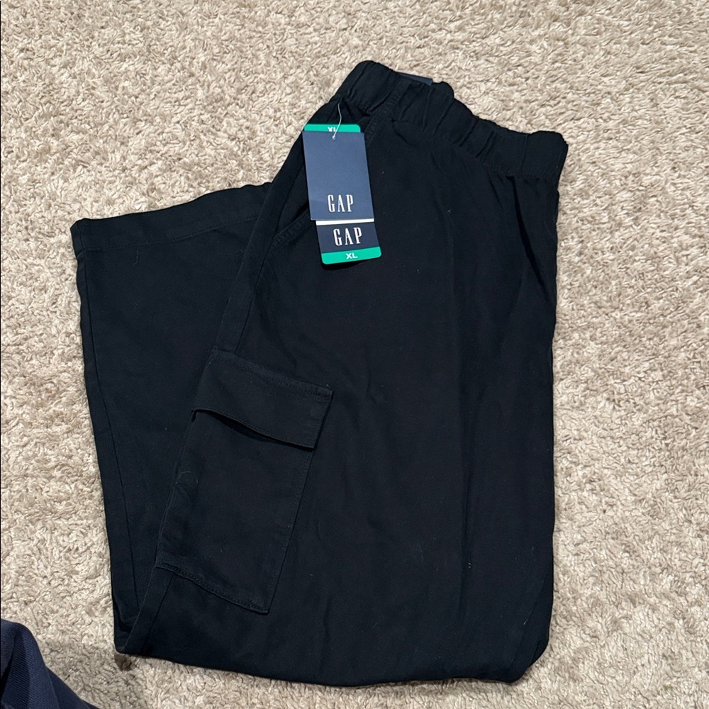 GAP women Black Cargo Pants